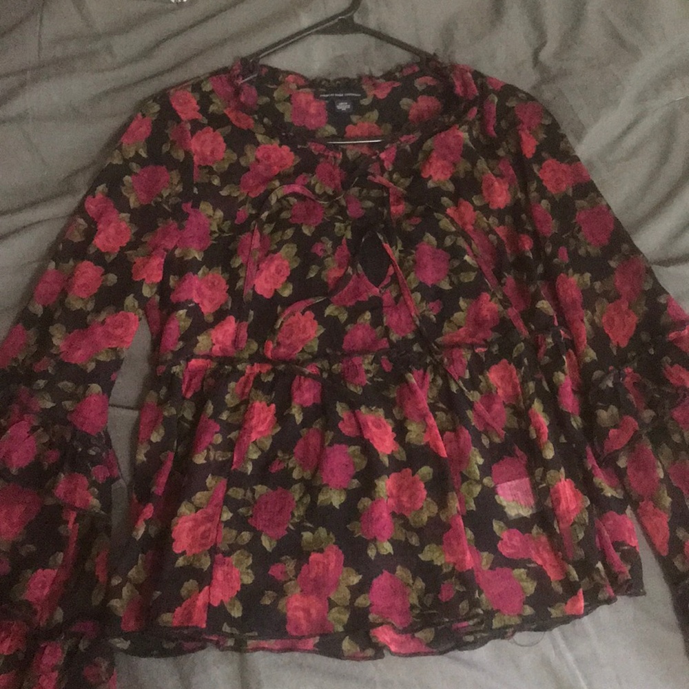 Floral long sleeve lace-up flowy top